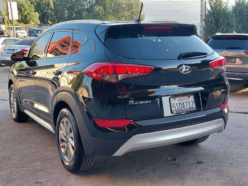 Hyundai Tucson model 2017 clean carfax 4cyl super clean 4