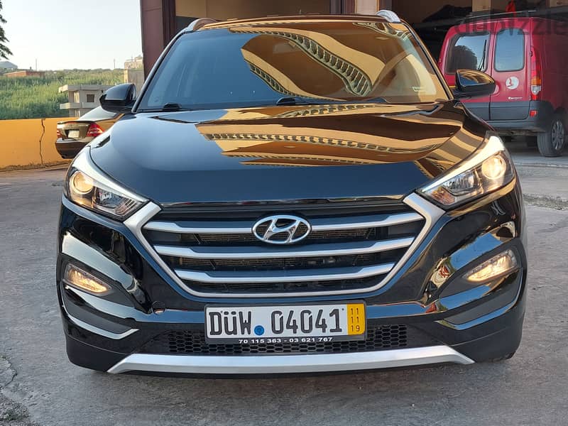 Hyundai Tucson model 2017 clean carfax 4cyl super clean 14