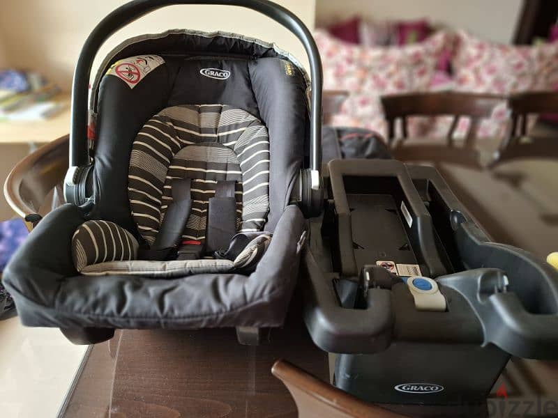 graco carseat with base 2