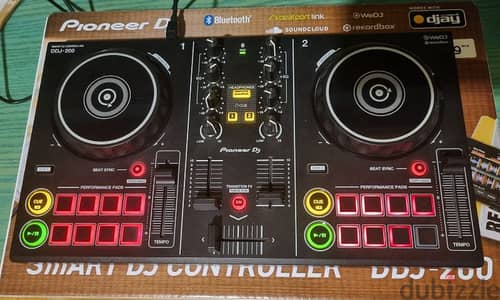 smart DJ controller Pioneer DDJ-200