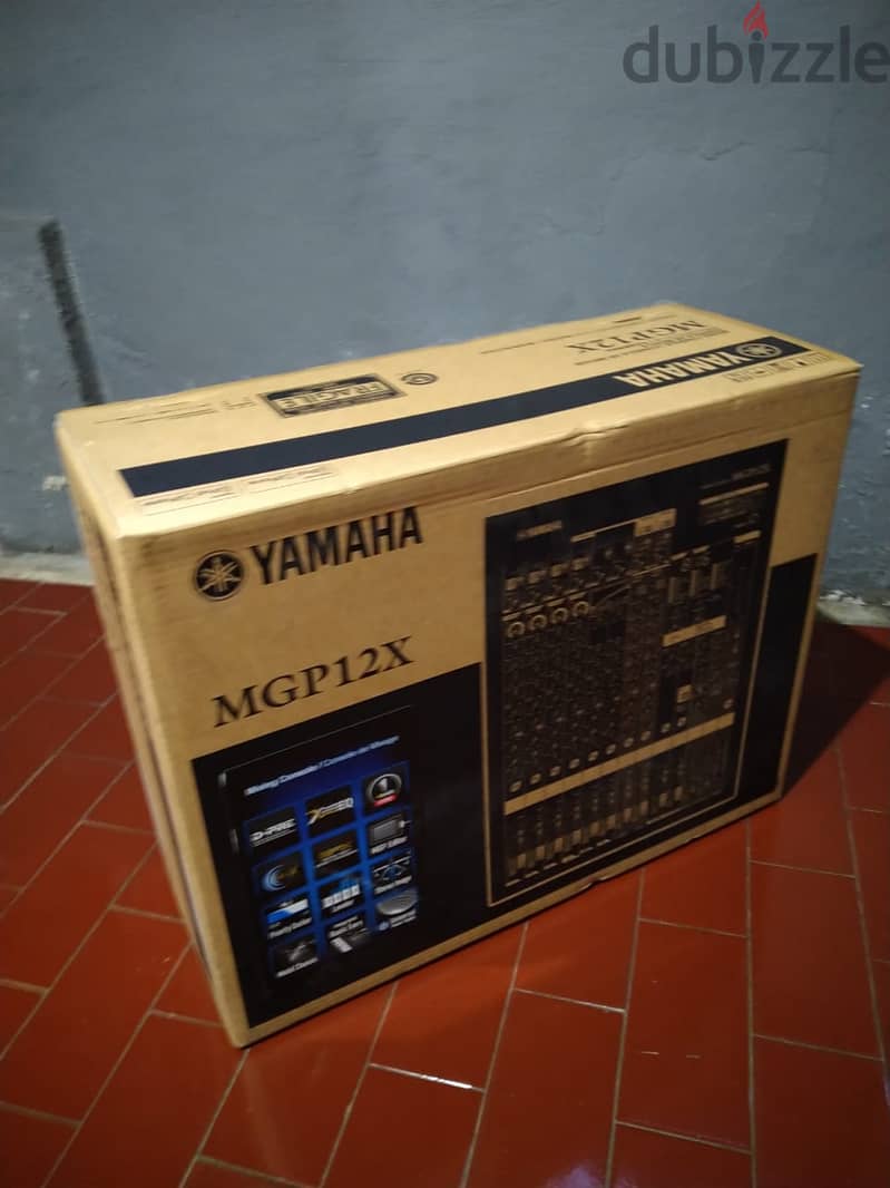 Yamaha MGP12X 12-channel Mixer with USB and FX 1