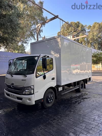 Hino 300 714 2023