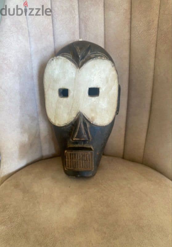 Traditional African wooden mask 0