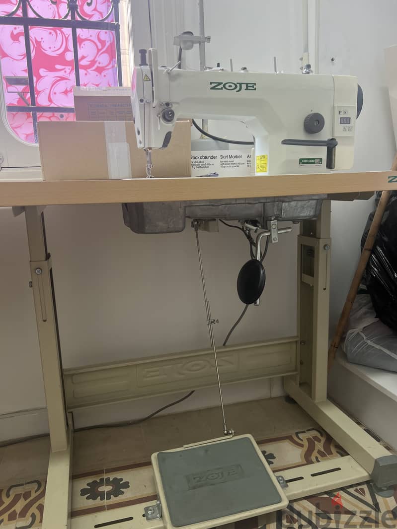 ZOJE SEWING MACHINE مكنة خياطة مع الطاولة 1