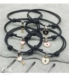 A set of 2 bracelets heart and key 0