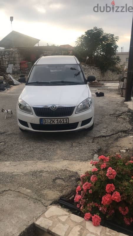 Skoda Rapid 2013 1