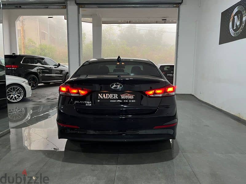 Hyundai Elantra 2017 4