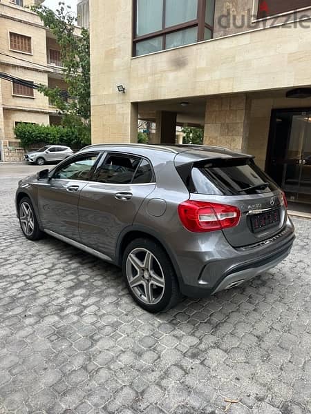 Mercedes GLA 250 AMG-line 4matic 2017 gray on black (clean carfax) 3