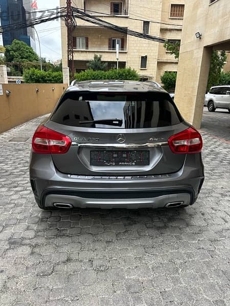 Mercedes GLA 250 AMG-line 4matic 2017 gray on black (clean carfax) 5