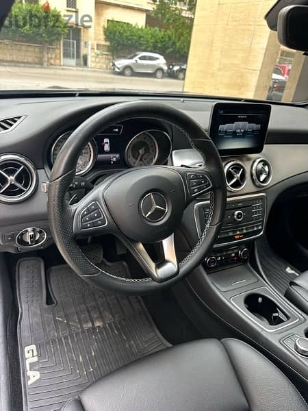 Mercedes GLA 250 AMG-line 4matic 2017 gray on black (clean carfax) 10