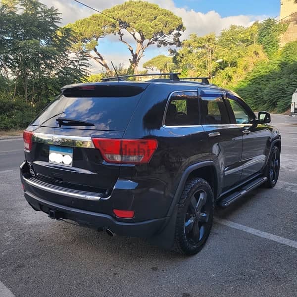 Jeep Cherokee 2011 1