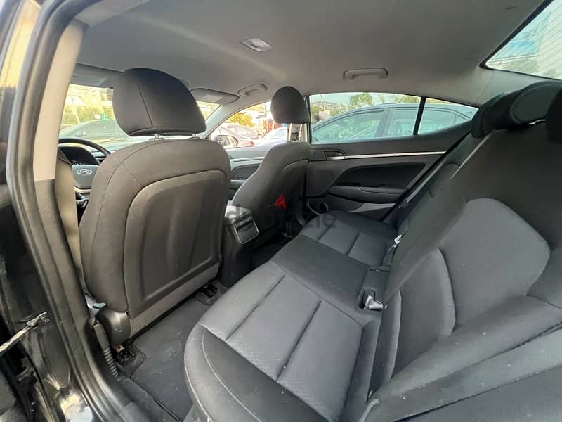 Hyundai Elantra 2017 V4 VERY GOOD CONDITION 7