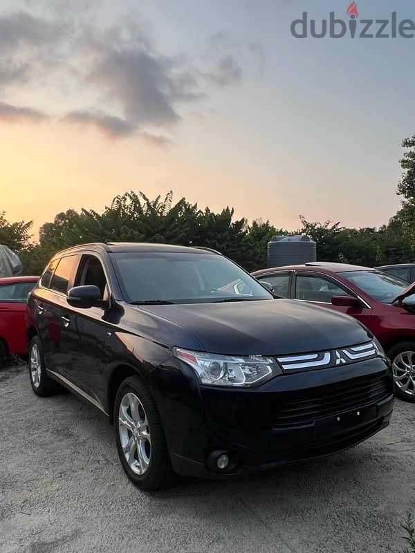 Mitsubishi Outlander 2014 V6 7 seats CLEAN CARFAX 1