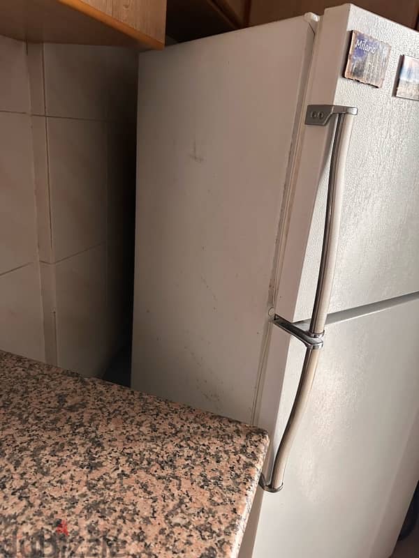 used refrigerator - براد مستعمل 2