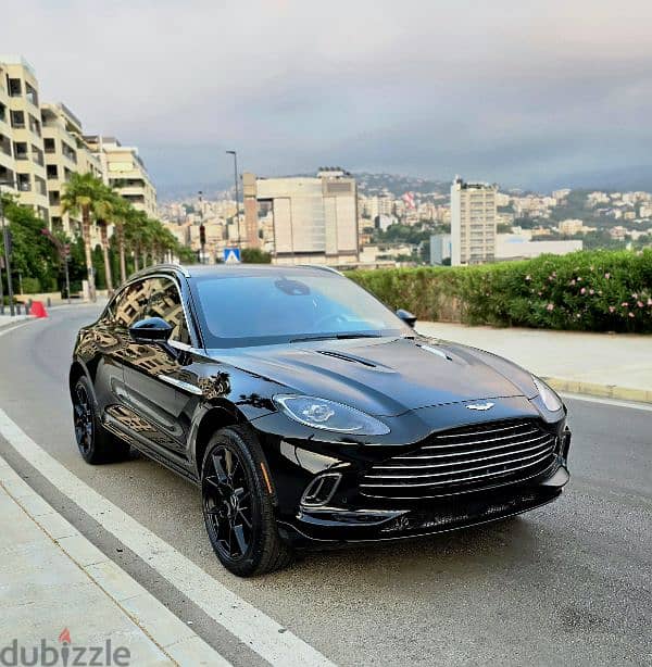 Aston Martin DBX 2021 1