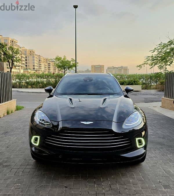 Aston Martin DBX 2021 2