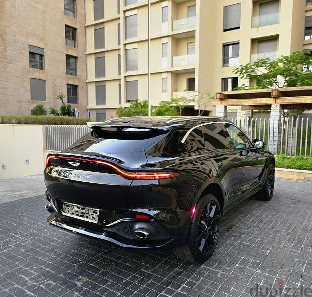 Aston Martin DBX 2021 6