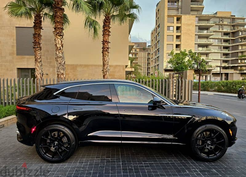 Aston Martin DBX 2021 7