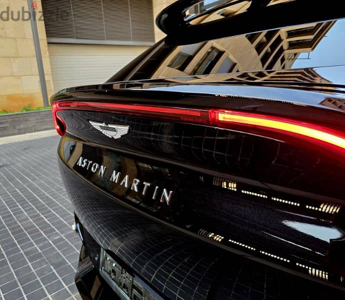 Aston Martin DBX 2021 18