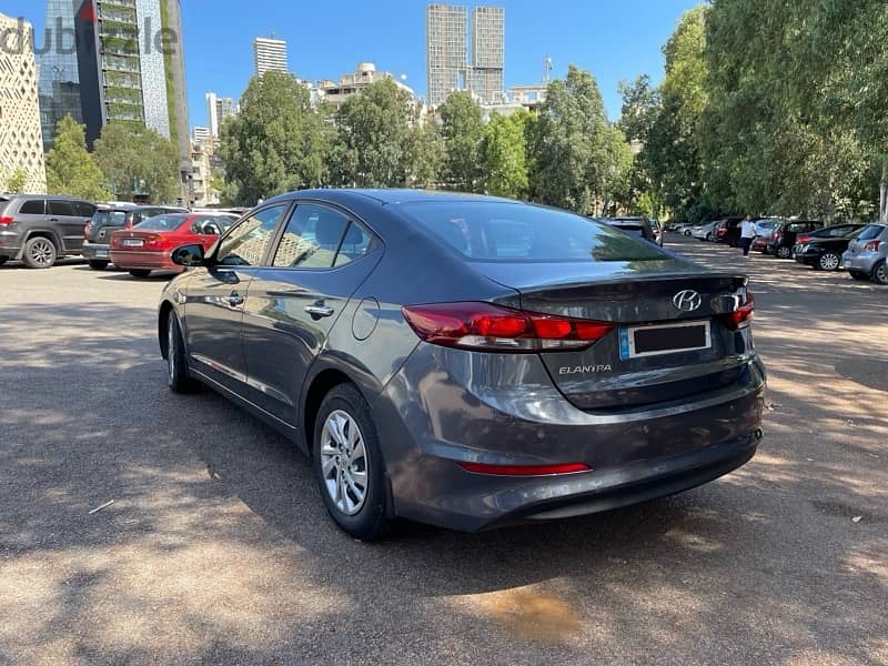 Hyundai Elantra 2019 (company source)(showroom condition) 3