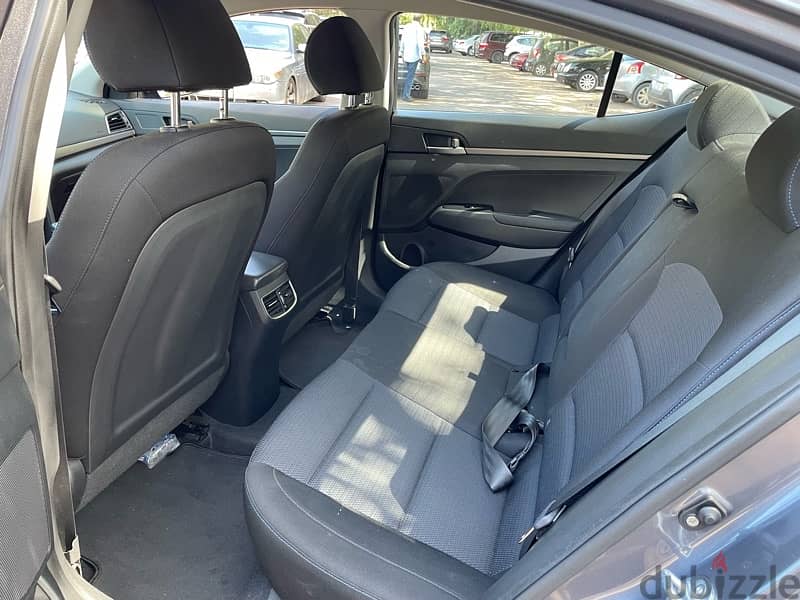 Hyundai Elantra 2019 (company source)(showroom condition) 8