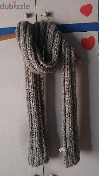 Knitted wool scarf 0