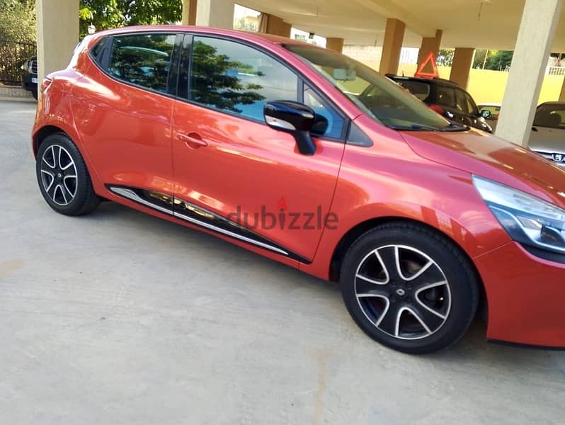 Renault Clio Bassoul & Hneine one owner 6