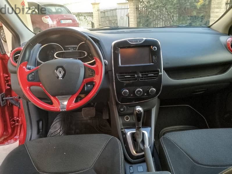 Renault Clio Bassoul & Hneine one owner 7