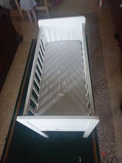 bed used white 0