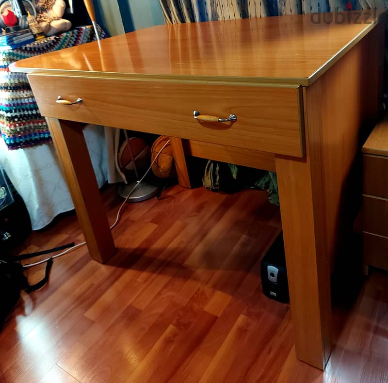 Office Desk for sale - مكتب للبيع 1