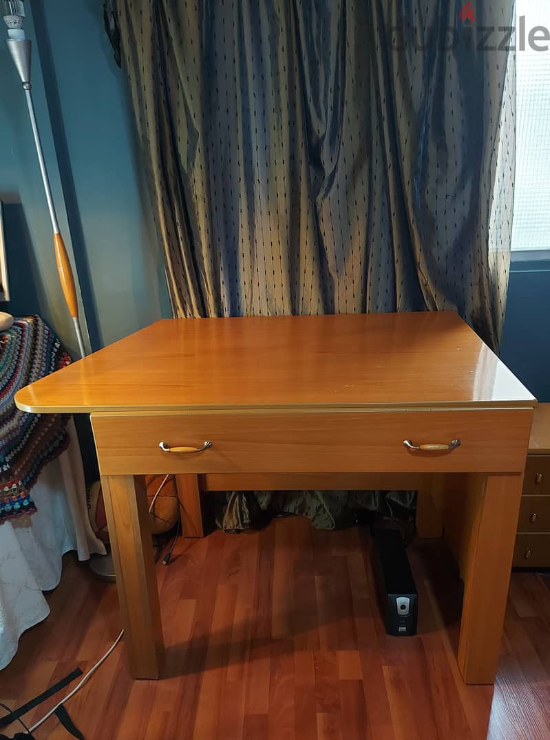 Office Desk for sale - مكتب للبيع 2