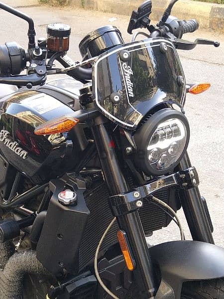 Indian FTR 1200cc only 900klm on odo abd cruise control 2