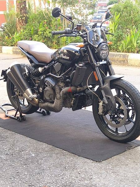 Indian FTR 1200cc only 900klm on odo abd cruise control 8