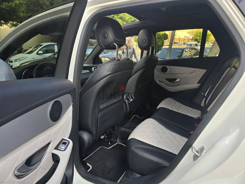 Mercedes-Benz GLC300 4 matic 2016 Designo Sport Plus Clean!!! 9