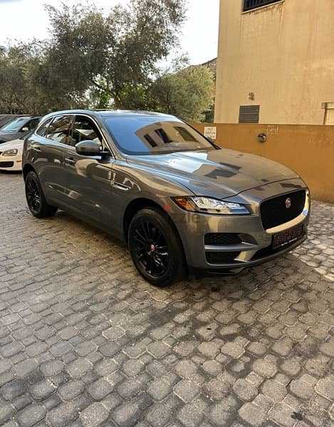 Jaguar F-pace V6 35t 2017 gray on black (clean carfax) 2