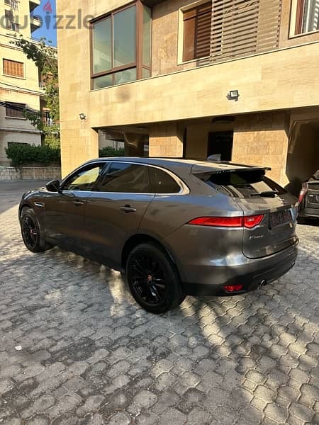 Jaguar F-pace V6 35t 2017 gray on black (clean carfax) 3