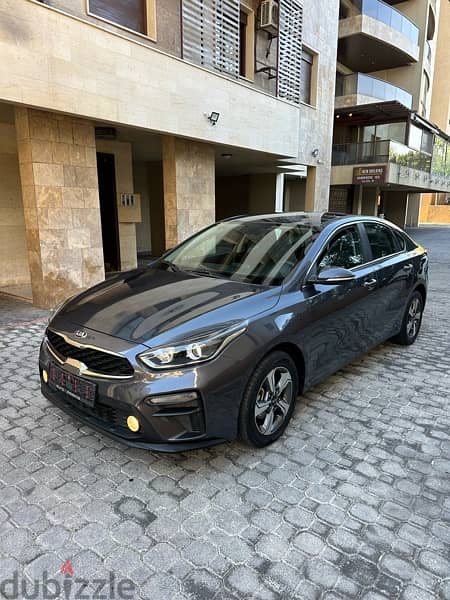 Kia Cerato 2019 gray on black (company source-36000 km) 1