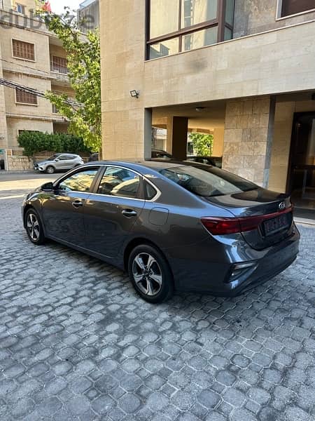 Kia Cerato 2019 gray on black (company source-36000 km) 3