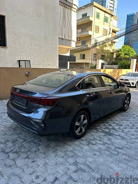 Kia Cerato 2019 gray on black (company source-36000 km) 4