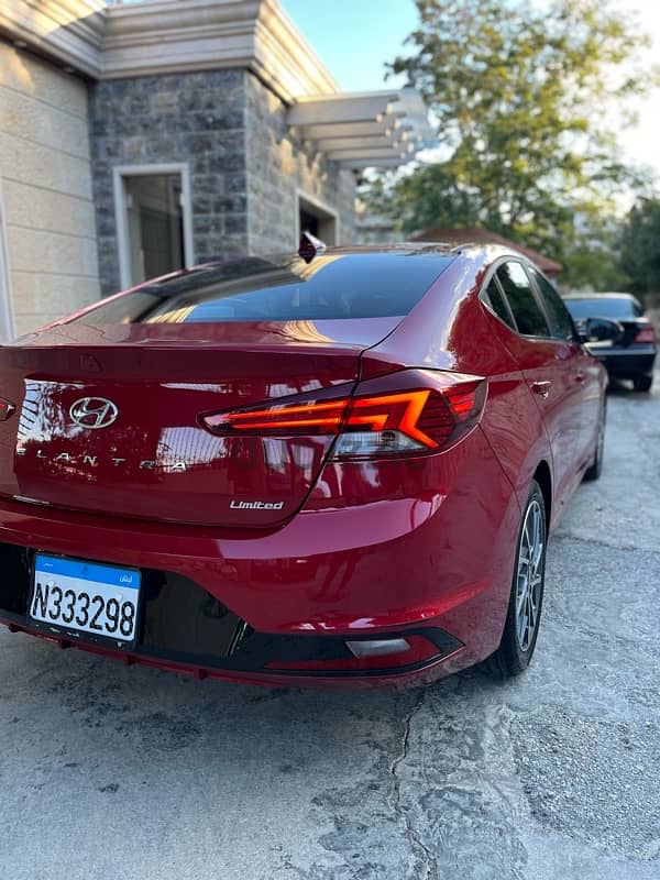 Hyundai Elantra 2019 4