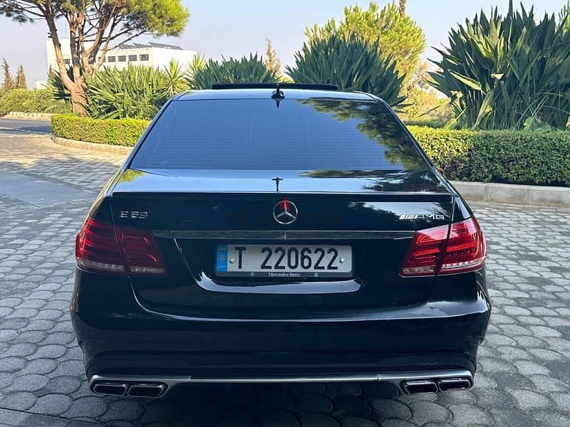 Mercedes-Benz E-Class 2011 (with special plate) 1