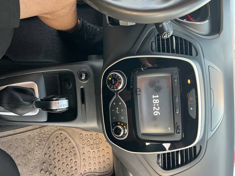 Renault Captur One owner 54k kms 12