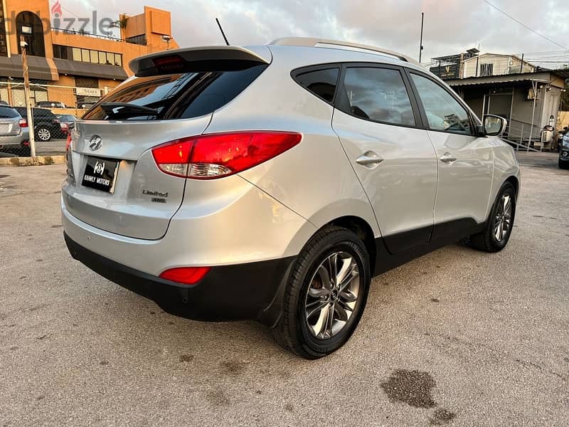 Hyundai Tucson Limited 2.4L 4WD one owner 1