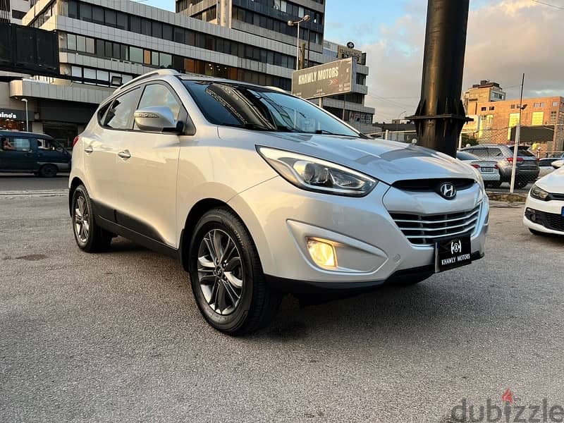 Hyundai Tucson Limited 2.4L 4WD one owner 3