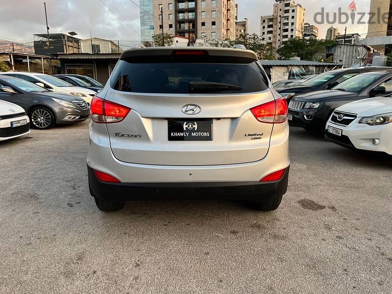 Hyundai Tucson Limited 2.4L 4WD one owner 4