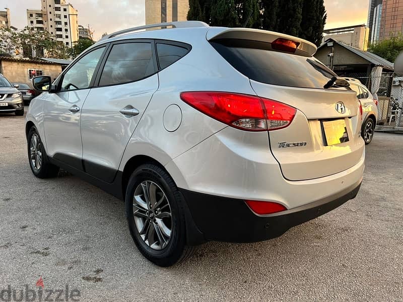 Hyundai Tucson Limited 2.4L 4WD one owner 5