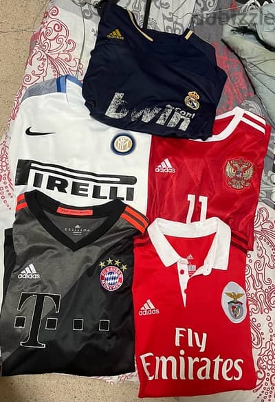 five jerseys : inter, real , bayern , benfica , russia all for 10 $