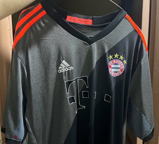 five jerseys : inter, real , bayern , benfica , russia all for 10 $ 9