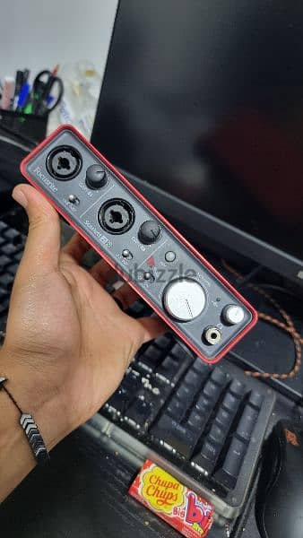 Focusrite Scarlett 2i2 G3 with microphone and stand with table box