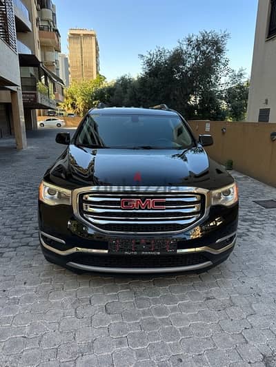 GMC Acadia AWD 2019 black on black (company source)